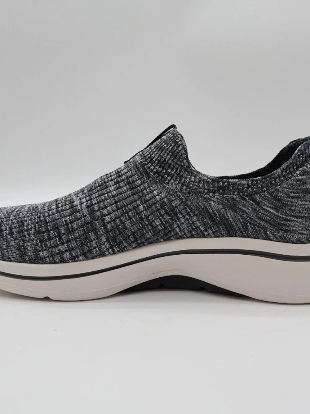 Skechers Go Walk Arch Fit Women's Slip On Gray Blue Rainbow Sunrise Size 10